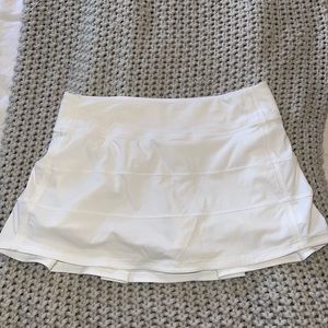LULULEMON Pace Rival Mid Rise Skirt - size 6 - LIKE NEW